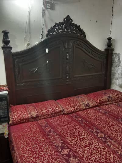 king size bed hai thoda sa repair karvane wala hai