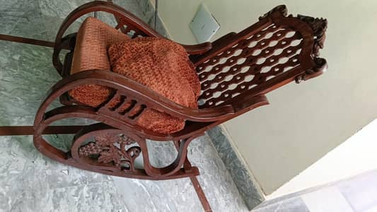 Wooden frame / Rocking chair