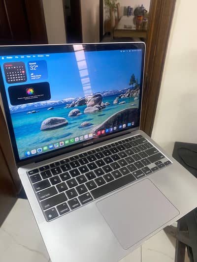 Apple M1 MacBook Air | 16 GB Ram | 256 GB SSD