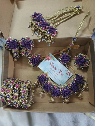 Gotta floral jewellery