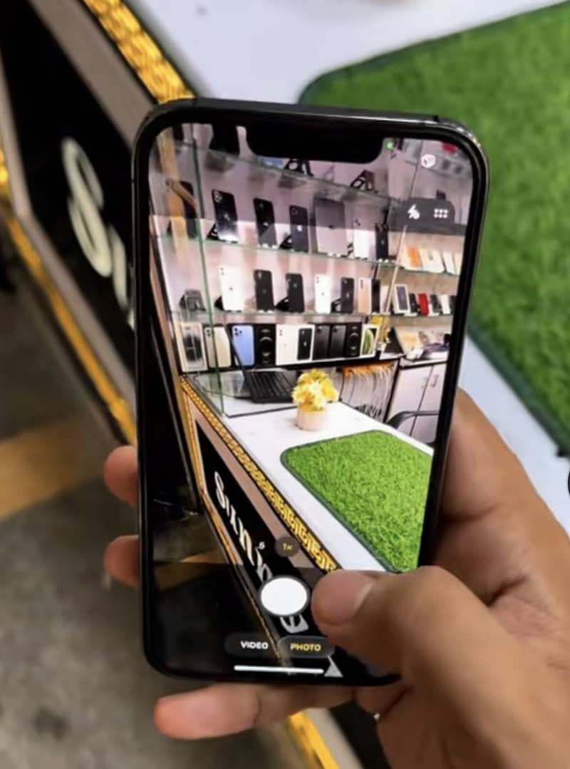 Apple iPhone 13 Pro 2