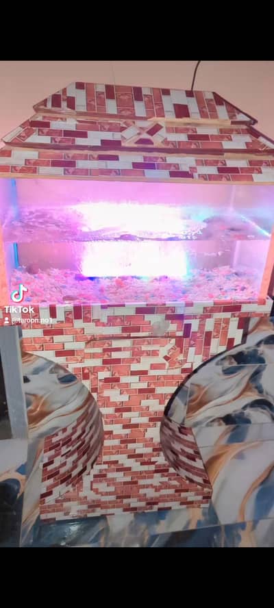 AQUARIUM    WITH AIR PUMP AND BUBBLE LIGHT