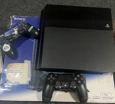 Sony PS4 500GB with 2 controllers, box and accessories — Price 60,000