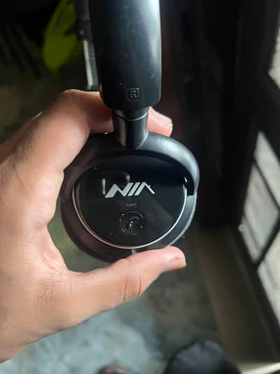 headphones 10/9 sounds out class
