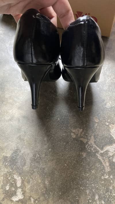 Stylo Court Shoes
