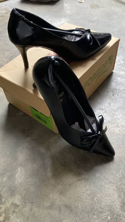 Stylo Court Shoes