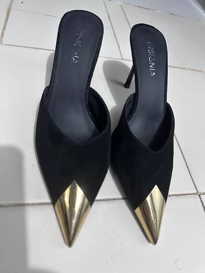 INSIGNIA Black Pointed-Toe High Heel Mules with Gold Metallic
