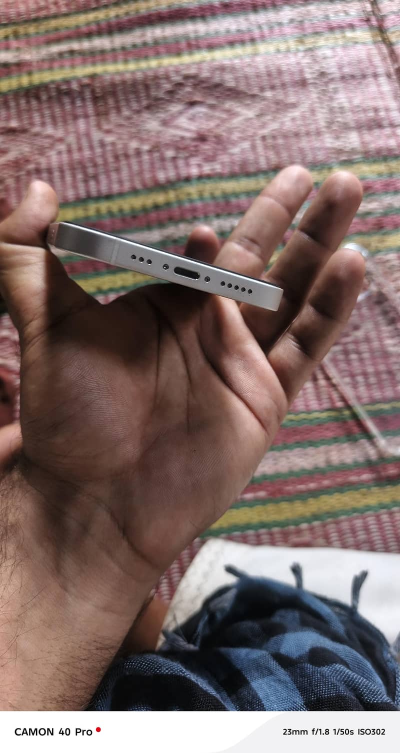 Apple iPhone 12 4