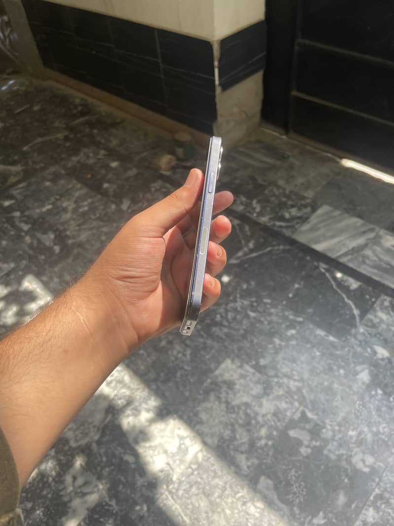 Apple iPhone 12 5