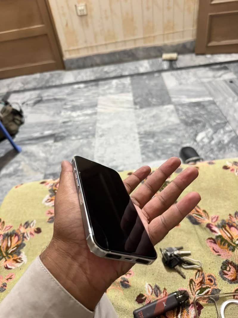 Apple iPhone 13 Pro 1