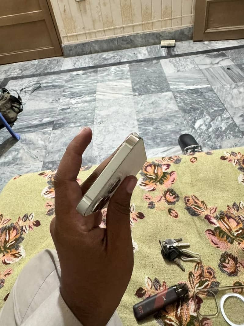 Apple iPhone 13 Pro 2