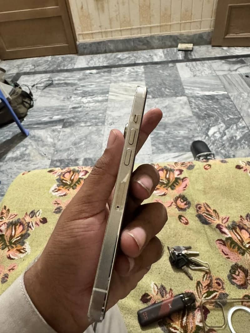 Apple iPhone 13 Pro 4