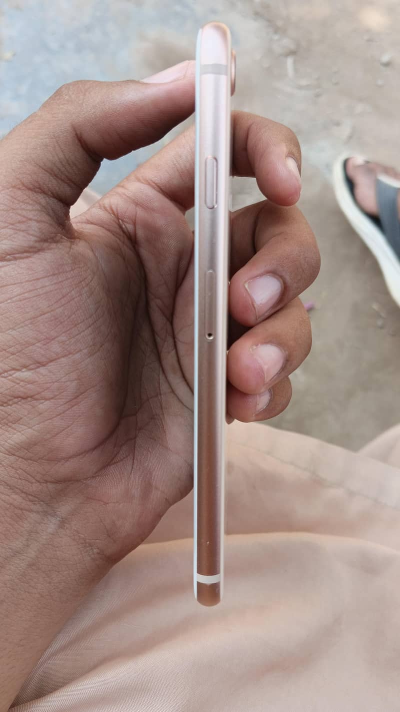 Apple iPhone 8 1