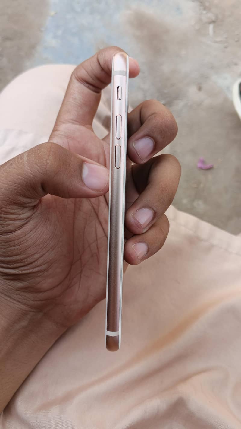 Apple iPhone 8 3
