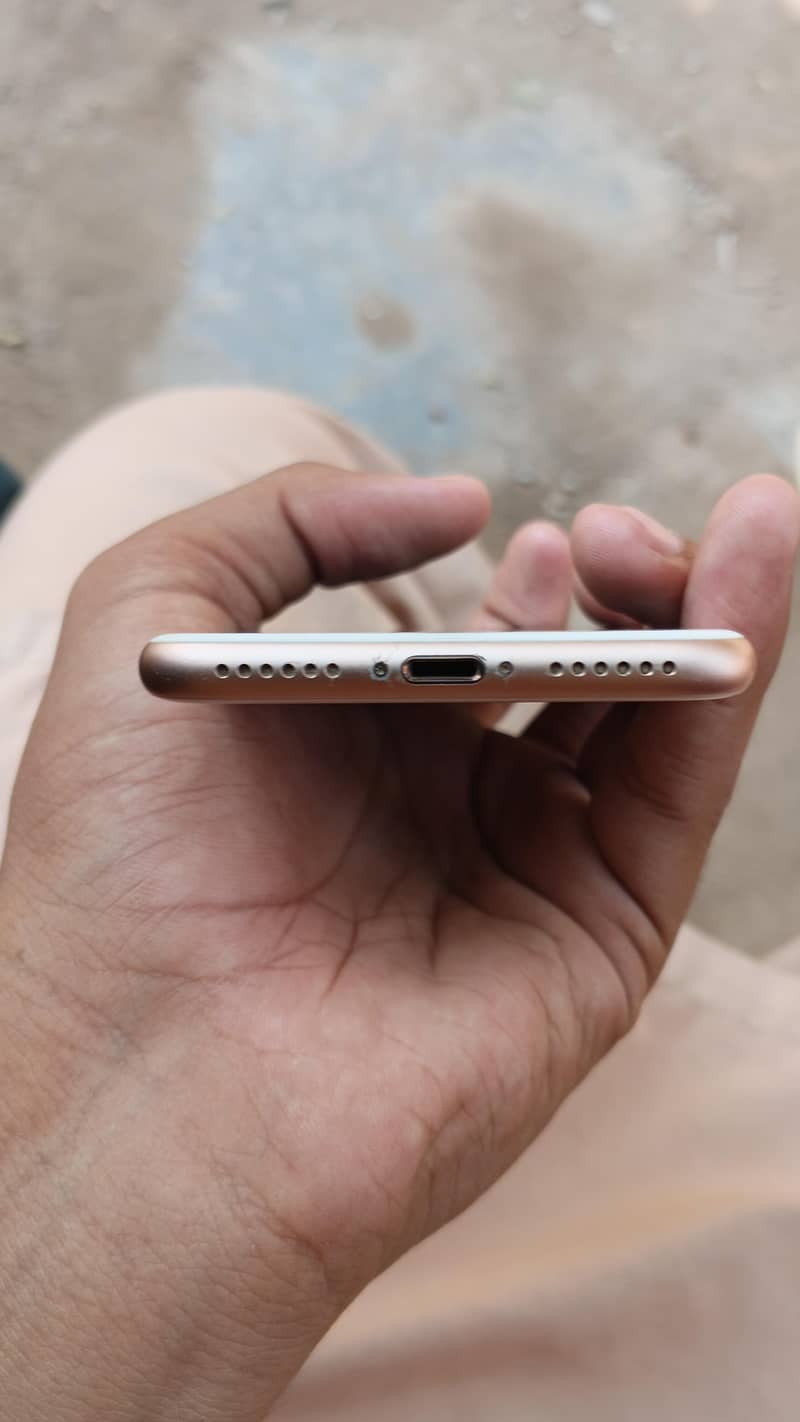 Apple iPhone 8 4