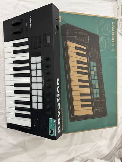 Novation Launchkey 25 MK4 USB Midi Keyboard Controller
