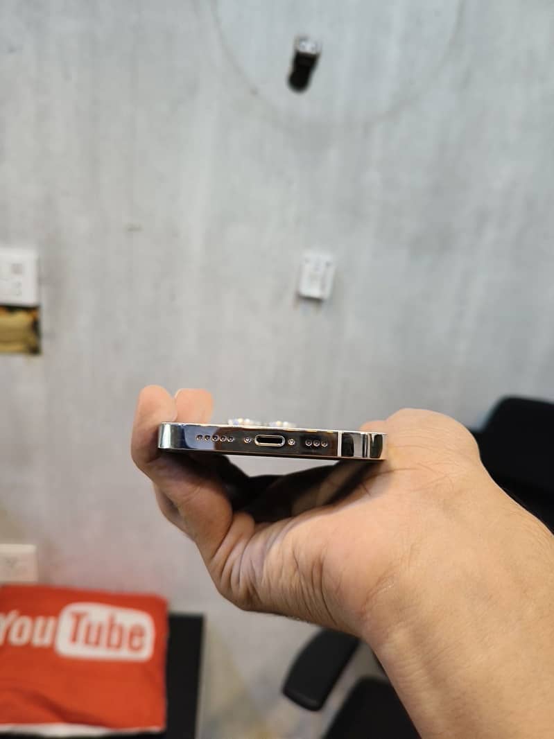 Apple iPhone 14 Pro 1