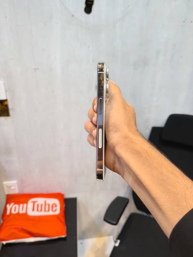 Apple iPhone 14 Pro 2