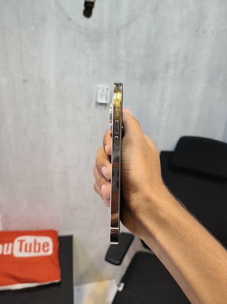Apple iPhone 14 Pro 4
