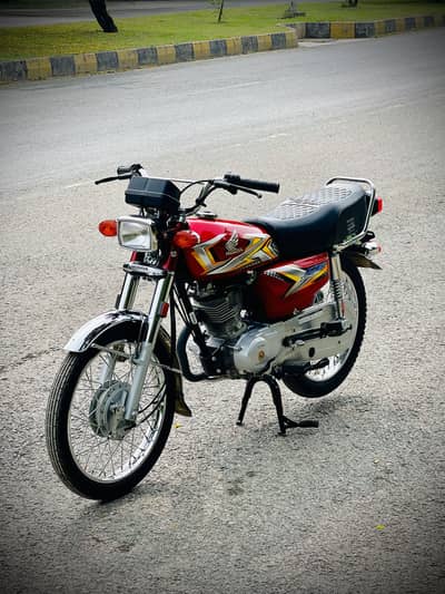 Honda CG125 2025 model almost new bike just 7000 drive B to B original