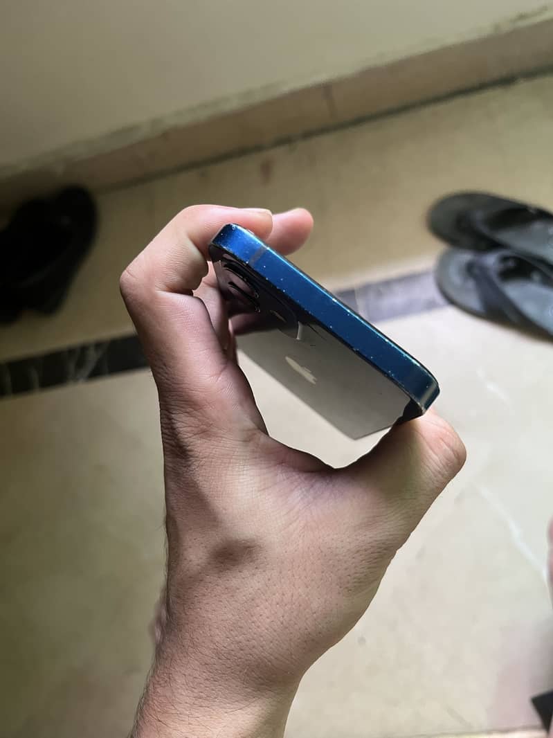 Apple iPhone 12 2
