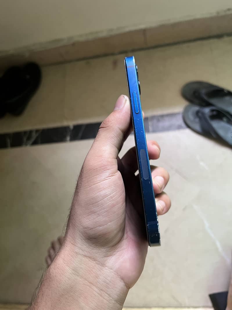 Apple iPhone 12 3