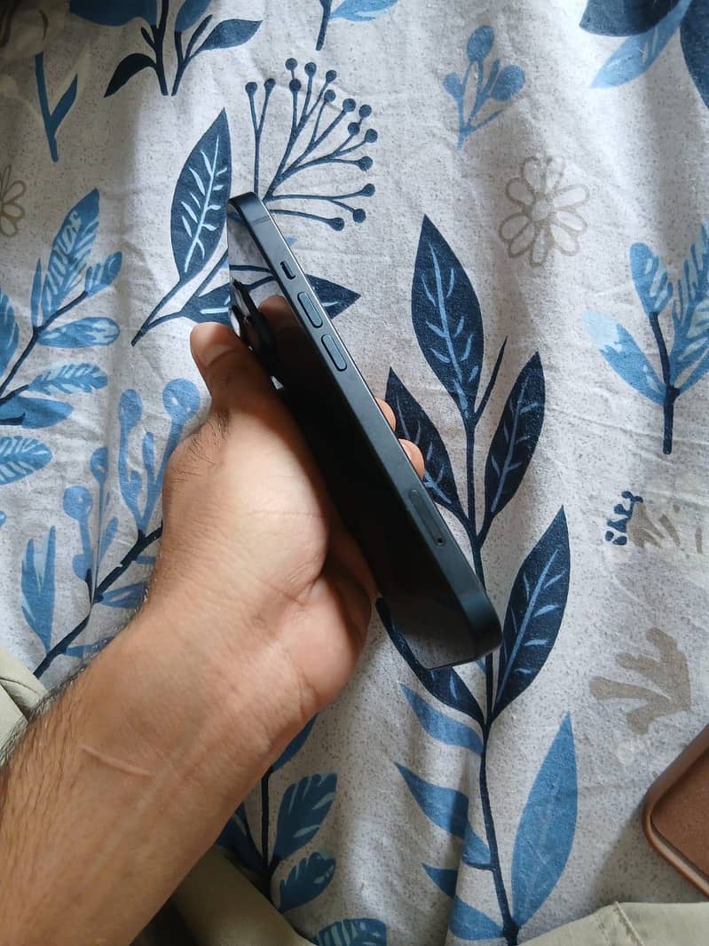 Apple iPhone 13 1