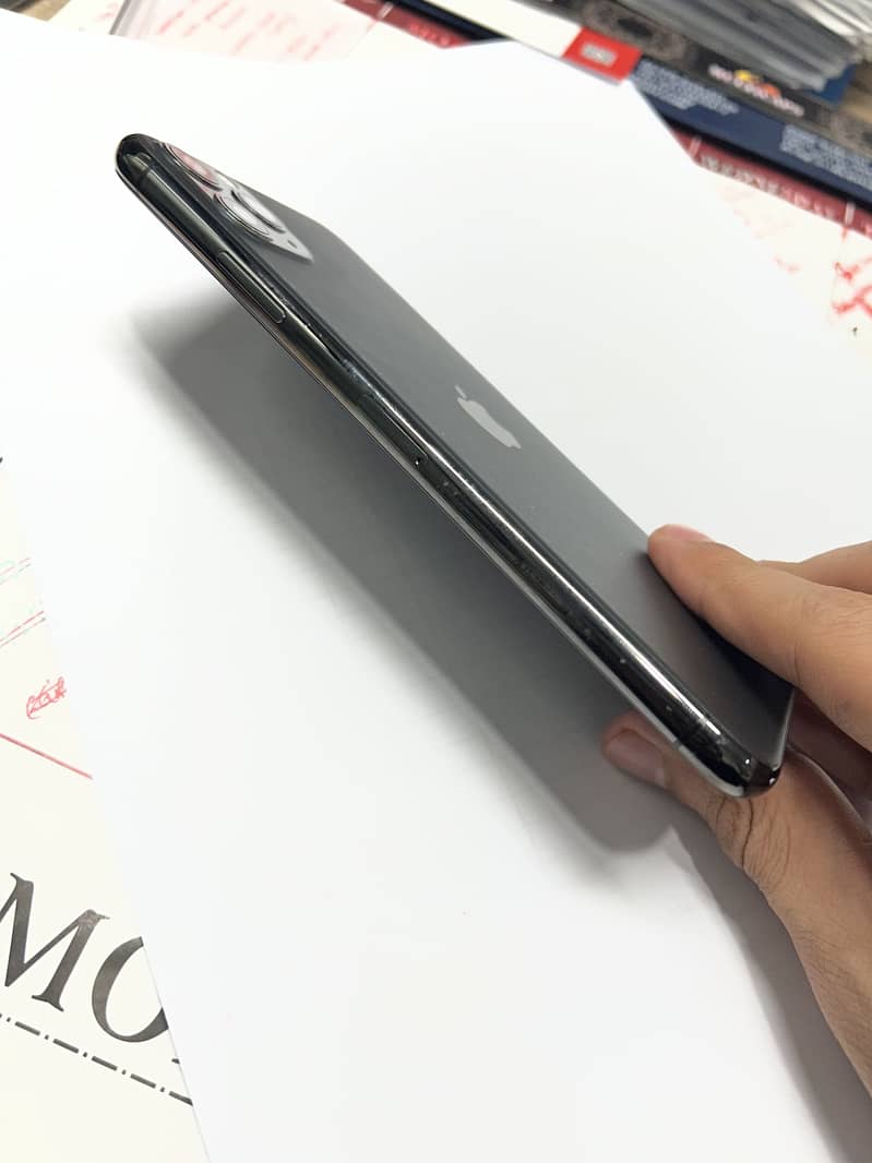 Apple iPhone 11 Pro Max 2