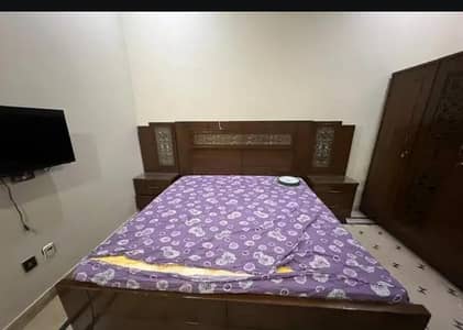 BED AND ALMARI DRESSING TABLE