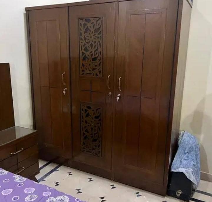 BED AND ALMARI DRESSING TABLE 1