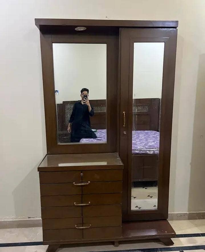 BED AND ALMARI DRESSING TABLE 2