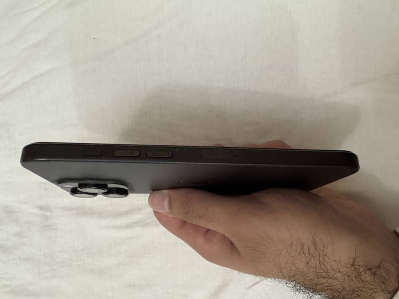 Apple iPhone 16 Pro Max 8