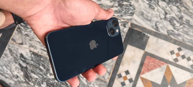 Apple iPhone 13