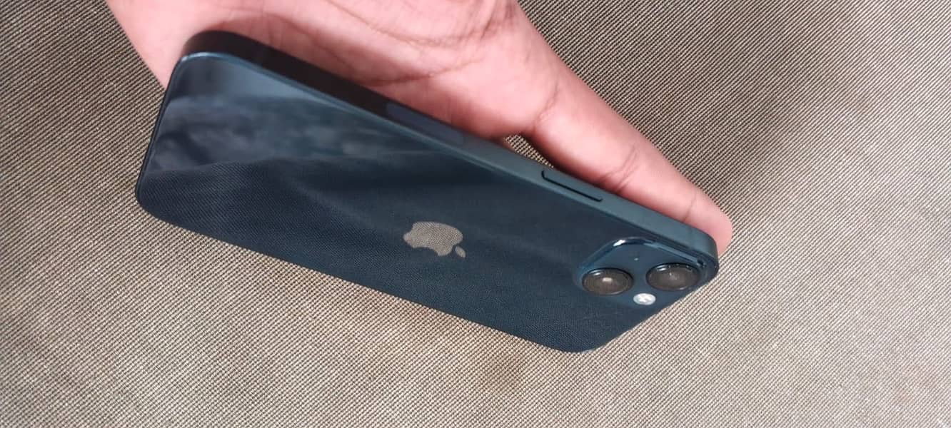 Apple iPhone 13 2