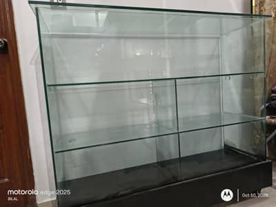 2 SHOP SHOWCASE