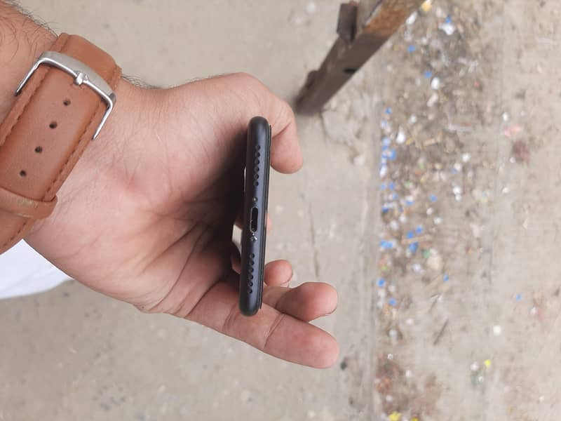 Apple iPhone 7 3