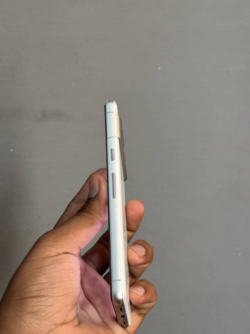 Google Pixel 7 4