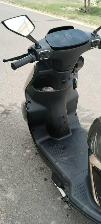 electric Scooty 800 watt united