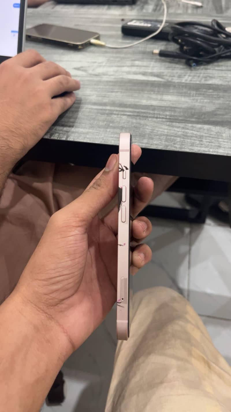 Apple iPhone 13 0