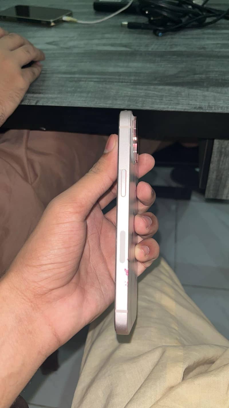 Apple iPhone 13 2