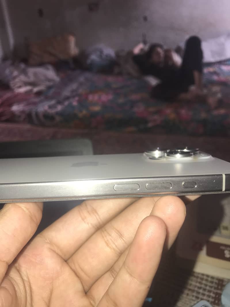 Apple iPhone 15 Pro Max 2