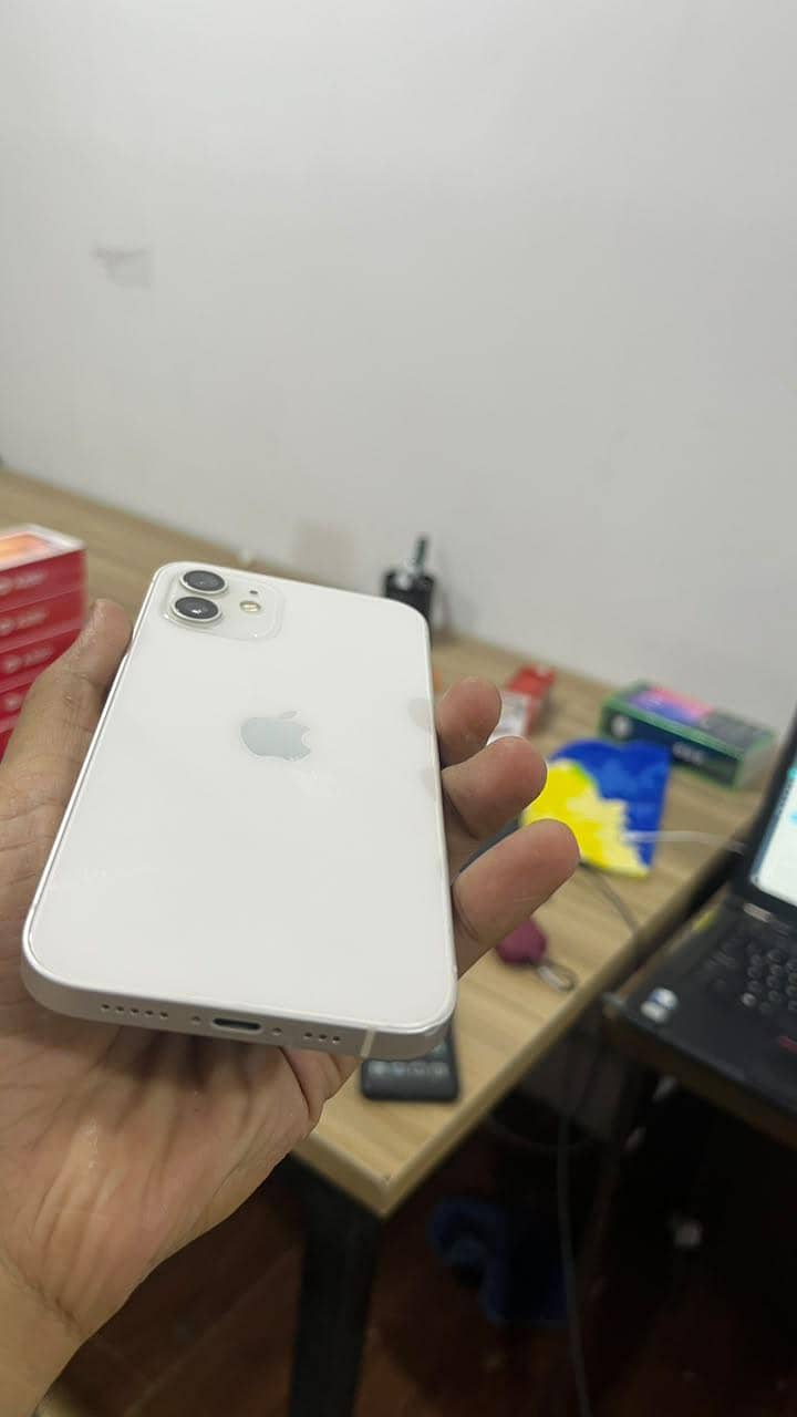 Apple iPhone 12 3
