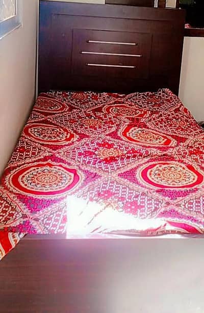 single bed  best condition Sath mattress