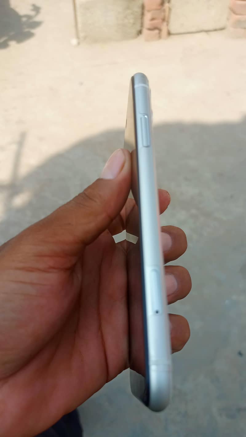 Apple iPhone 11 3