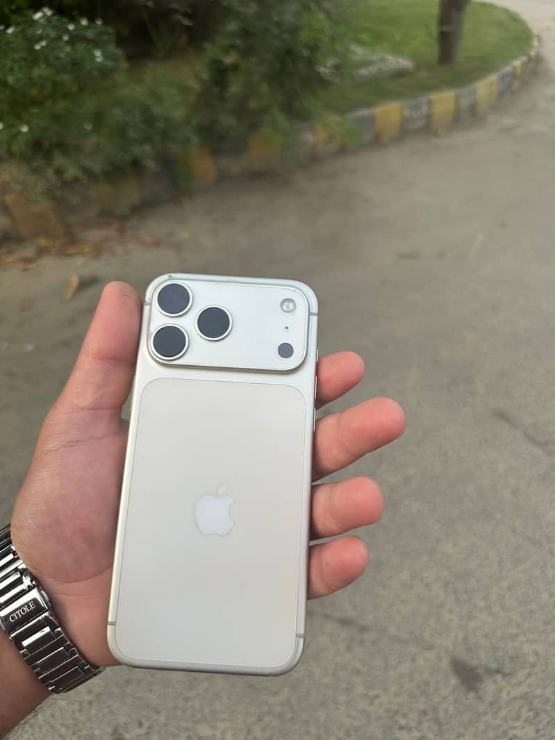 Apple iPhone 17 Pro Max 2