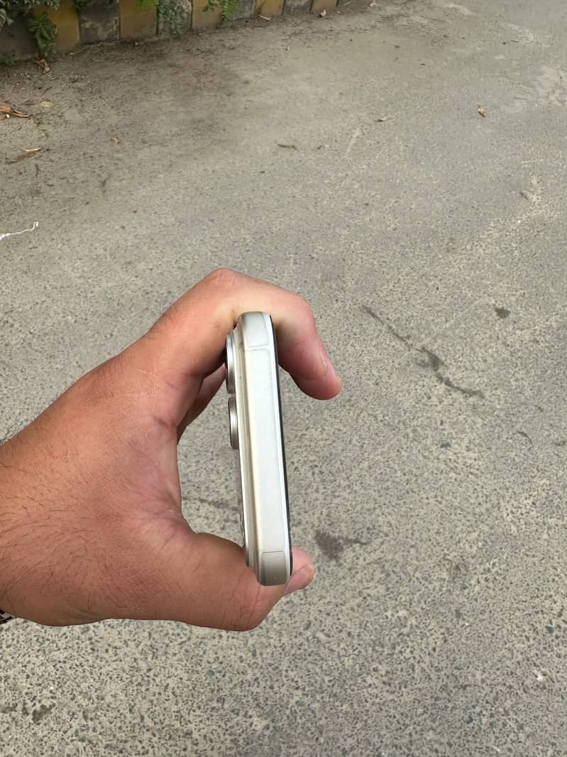Apple iPhone 17 Pro Max 3