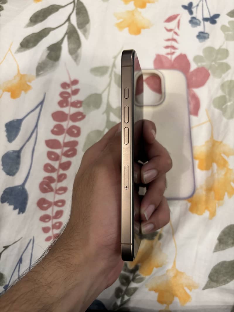 Apple iPhone 16 Pro 0