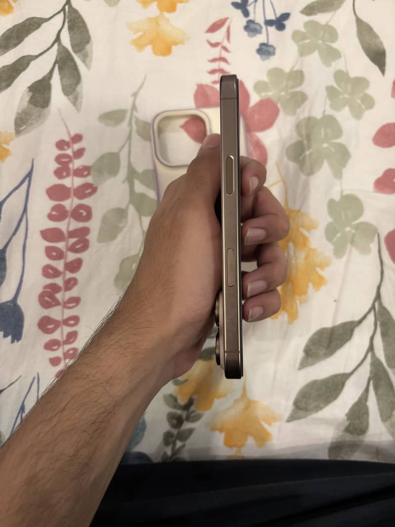 Apple iPhone 16 Pro 2