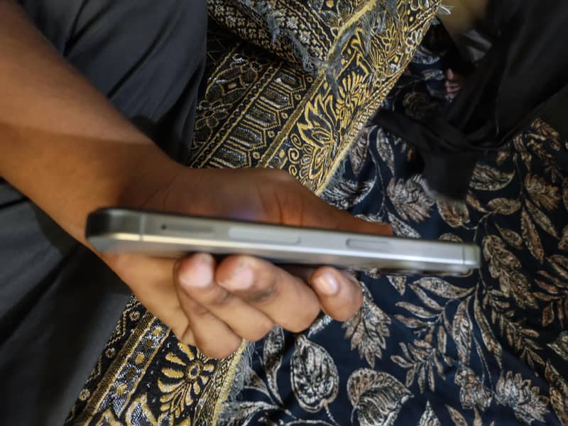 Apple iPhone 15 Pro 0