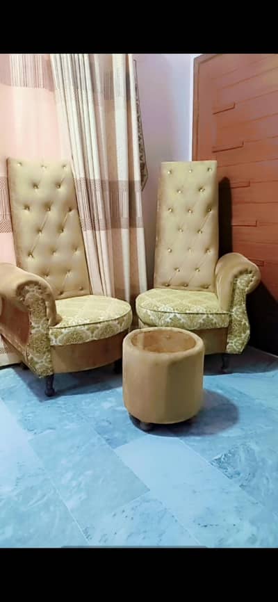 Luxury High-Back Accent Chairs Set with table